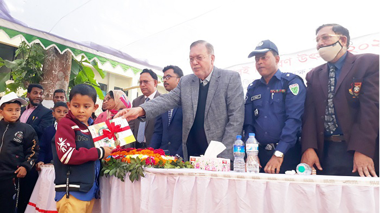 কমলগঞ্জে শিক্ষার্থীদের মাঝে বই বিতরণ