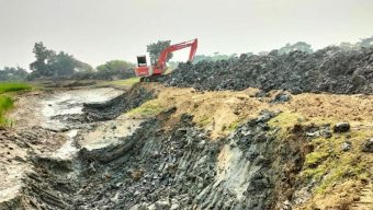 শাল্লায় হাওররক্ষা বাঁধে অনিয়ম থাকায় ফসল রক্ষায় শঙ্কিত কৃষক