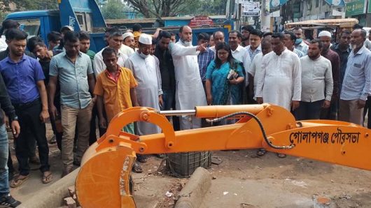 অবৈধ স্থাপনা উচ্ছেদে গোলাপগঞ্জে অভিযান