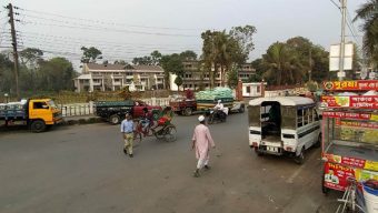 সিলেট সার্কিট হাউস এলাকায় অভিযান : দুপুরে  উচ্ছেদ, বিকেলে আবার বেদখল