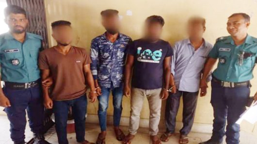 কদমতলীর হুমায়ুন রশিদ চত্ত্বর থেকে  ৪ ছিনতাইকারী গ্রেপ্তার