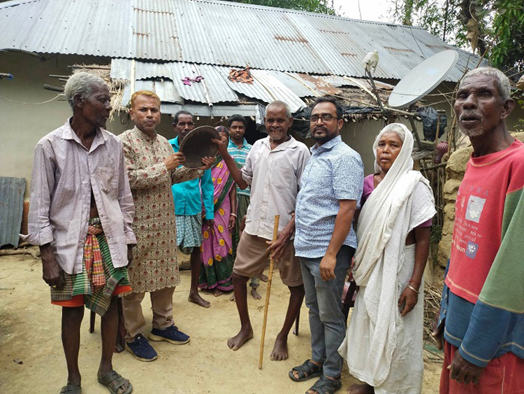 মাধবপুরে ৫২ বছর পর পাকিস্তানি সৈন্যের ধাতব টুপি উদ্ধার