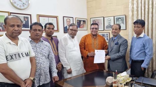 বাবুলের হাতে লাঙ্গল তুলে দিলেন কাদের