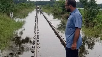 কুলাউড়ায় রেলপথে পানি, ট্রেনের গতি ঘণ্টায় ১০ কিলোমিটার রাখার নির্দেশ