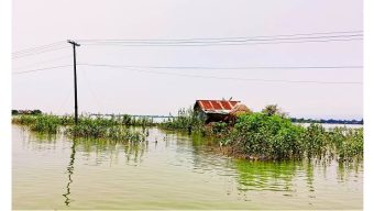 পানি কমছে তাহিরপুর, বেড়েছে দূর্ভোগ