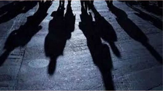 মাইকে ঘোষণা দেওয়ায় ডা কা ত দের গু*লি, টাকা ও স্বর্ণালঙ্কার লু*ট