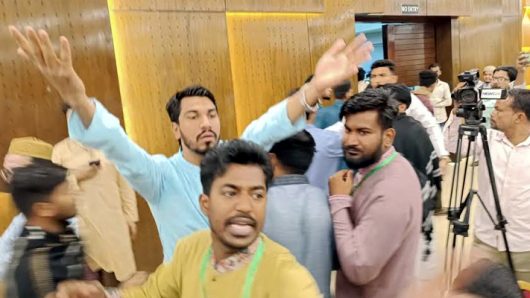 এনসিপির ইফতার মাহফিলে হট্টগোল-হাতাহাতি, আহত ১