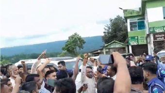 দুই উপদেষ্টার গাড়িবহর আটকে বিক্ষোভ: ১৫৯ জনের বিরুদ্ধে মামলা