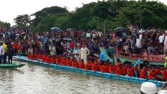 শিশির মনিরের উদ্যোগে শ্যামারচরে নৌকা বাইচ