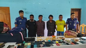 জকিগঞ্জে বিপুল পরিমাণ লুণ্ঠিত মালামালসহ ৪ ‘ডাকাত’ গ্রেপ্তার