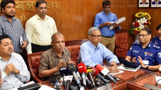 দর্গাপুজা উপলক্ষ্যে মদ-গাঁজার আসর বসানো যাবে না: স্বরাষ্ট্র উপদেষ্টা