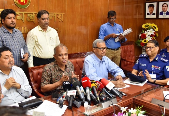 দর্গাপুজা উপলক্ষ্যে মদ-গাঁজার আসর বসানো যাবে না: স্বরাষ্ট্র উপদেষ্টা