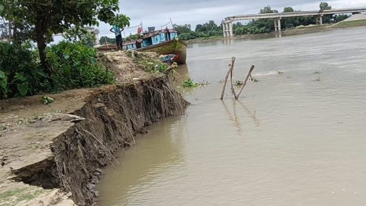 কালনীর রাক্ষুসে থাবা : সুনামগঞ্জের শাল্লা গ্রাম ও বাজার নদীগর্ভে বিলীন হওয়ার শঙ্কায়