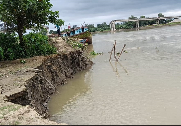 কালনীর রাক্ষুসে থাবা : সুনামগঞ্জের শাল্লা গ্রাম ও বাজার নদীগর্ভে বিলীন হওয়ার শঙ্কায়