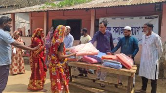 চা শ্রমিকদের মাঝে কম্বল বিতরণ করল তরঙ্গ সমাজ কল্যাণ সংস্থা