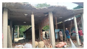 ​শাল্লায় সদরস্থ ঘুঙ্গিয়ারগাঁও বাজারে সরকারি লিজের শর্ত ভঙ্গ করে ভবন নির্মাণ, অবশেষে গুঁড়িয়ে দিল প্রশাসন